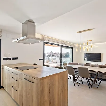Casa M And J דירה